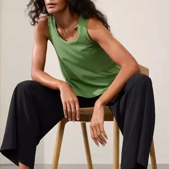 NWT New ATHLETA Essential Tank Top Baja Green Small S - Picture 1 of 7